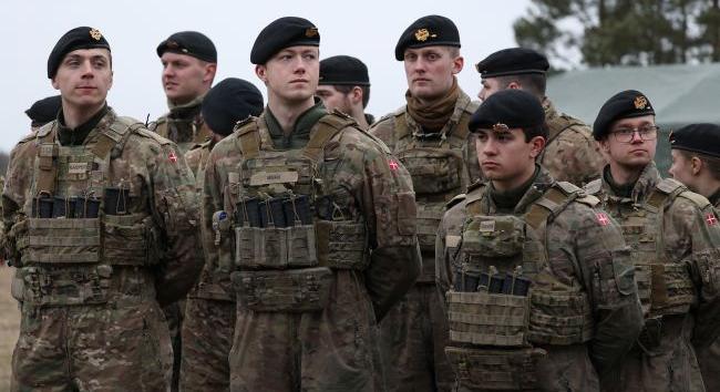 Ukrán katonák tartanak kiképzést Dániában drónok elleni harcra