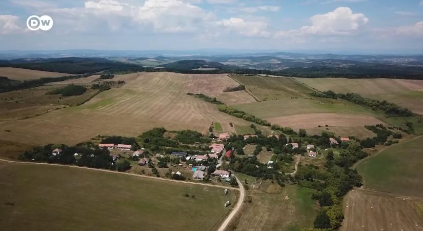 Van egy falu Magyarország közepén, ahol már nem beszélnek magyarul, rendkívüli az oka