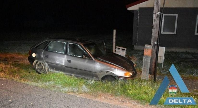 Beton villanyoszlopnak csapódott a belőtt körmendi sofőr