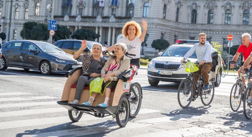 Megérkezett Budapestre is a dán mozgalom: indul az első budapesti riksaút