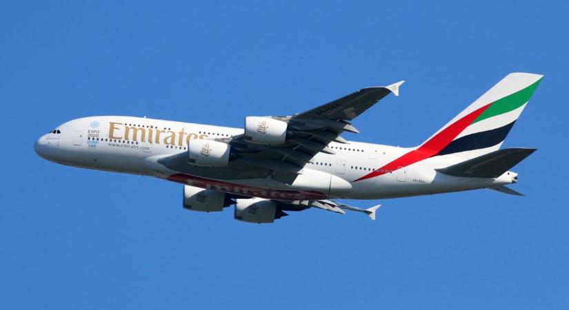 Repülővel utazók, figyelem – szigorú szabály lép érvénybe az Emirates járatain