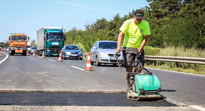Új terelést építettek ki az M7-es autópályán – legfrissebb információk