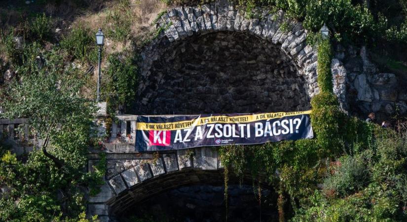 Orbánt megüti a guta: a DK-sok Zsolti bácsis molinót tettek a Gellért-hegyre
