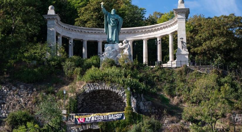 Hatalmas „Ki az a Zsolti bácsi?” felirat jelent meg a Gellért-hegyen, ennek súlyos következménye lehet