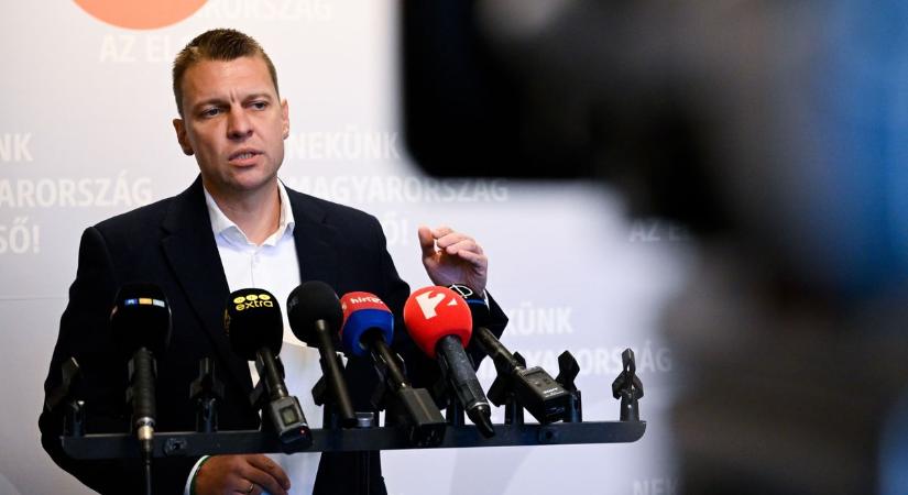 Menczer Tamás: Ukrajnának nem katonai, hanem diplomáciai segítségre van szüksége (videó)