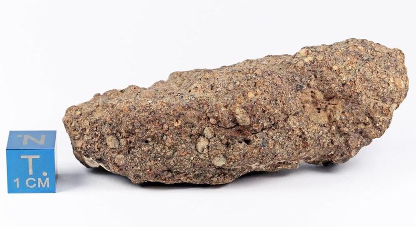 Szenzáció! 4,6 milliárd éves meteorit került a magyar piacra, egy lakás árába kerül – Fotó!