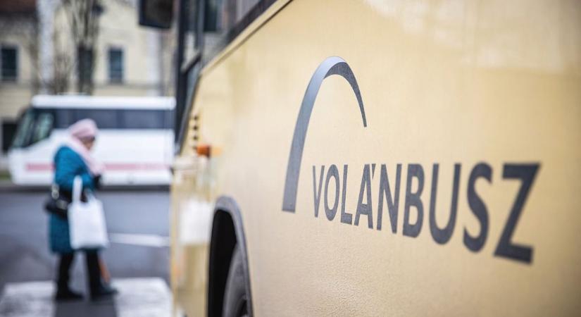 Botrány a komlói buszmegállóban: nem engedte felszállni az utasokat a sofőr