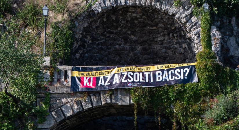 „Ki az a Zsolti bácsi?” feliratú molinó jelent meg a Gellért-hegyen