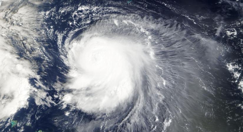 200 km/órás széllel éri el Európát a Humberto hurrikán maradványa, térképen a pusztítás várható útvonala