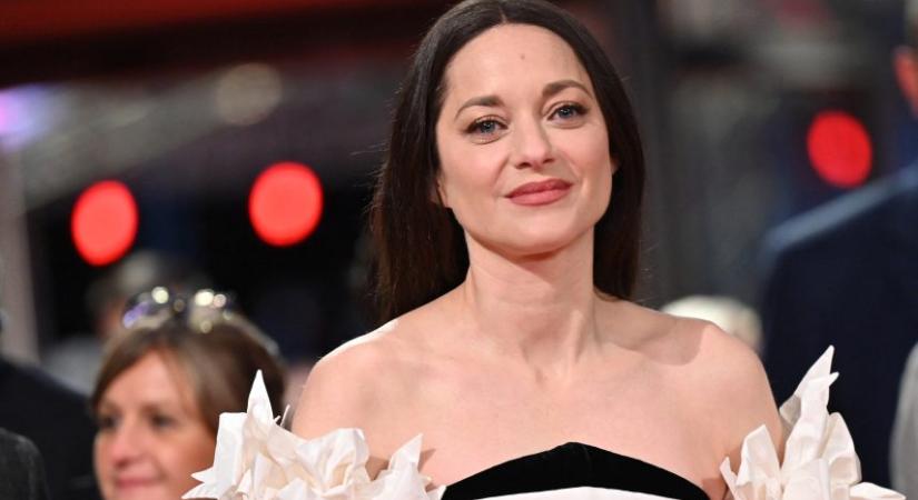 Taxival Piafhoz, Piaffal a csúcsra – Marion Cotillard 50