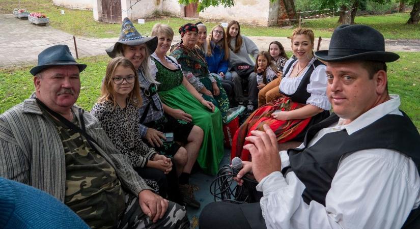 Rekordszámú résztvevővel rendezett szüreti mulatságot Ostffyasszonyfa