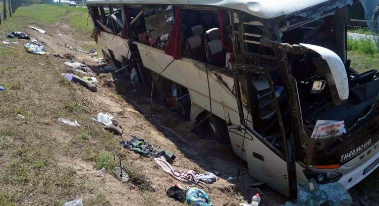 Emberi mulasztás okozta a halálos buszbalesetet az M5-ös autópályán