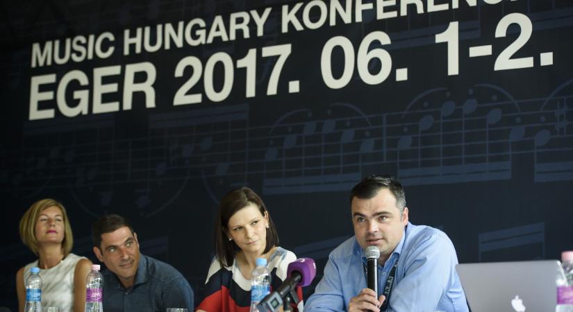 A TV2 vezére, egyben az Index tulajdonosa, valamint Mészáros emberei és egyetemi vezetők is egy kört alkotó digitális polgárok lettek
