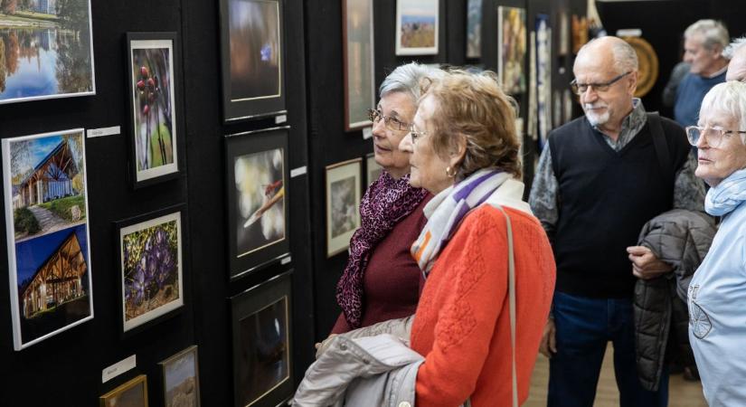 Mozgás, élmények és most kiállítás - figyelnek az idősekre a zalai városban (galéria)