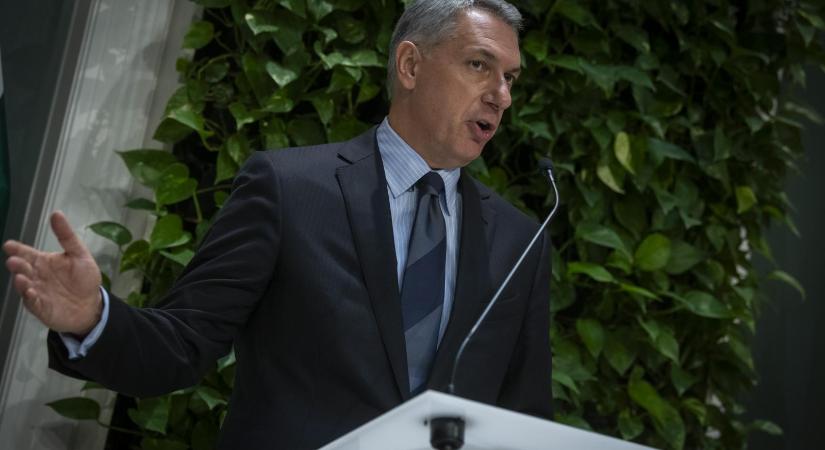 Lázár János szerint Magyar Péter miatt nem kapja meg az egymilliárd eurós hitelt a MÁV korszerűsítésre
