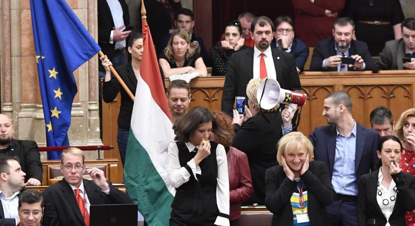 Az ellenzék győzött Strasbourgban: Kövér László jogtalanul büntette meg a túlóratörvény ellen tiltakozó képviselőket 2018-ban