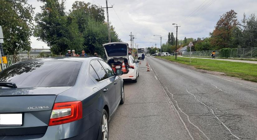Baleset Nyíregyházán, mentők vitték el a motorost! - Fotók a helyszínről!