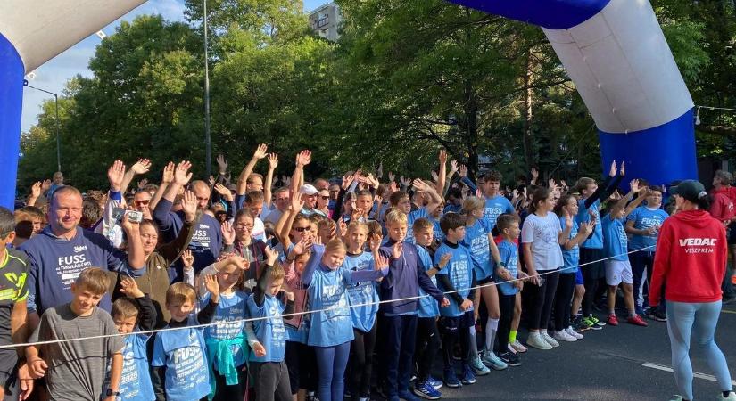 100 ezreket nyertek az iskolák Veszprémben a Fuss az iskoládért-napon