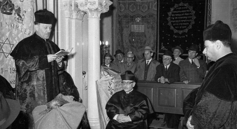 Megfigyelve, de megtörhetetlenül: egy rabbi az állambiztonság hálójában