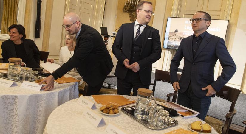 Felfüggesztették az Országos Széchényi Könyvtár főigazgatóját