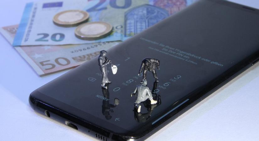 Álrendőrök hívták telefonon: a csalók milliókkal verték át áldozatukat