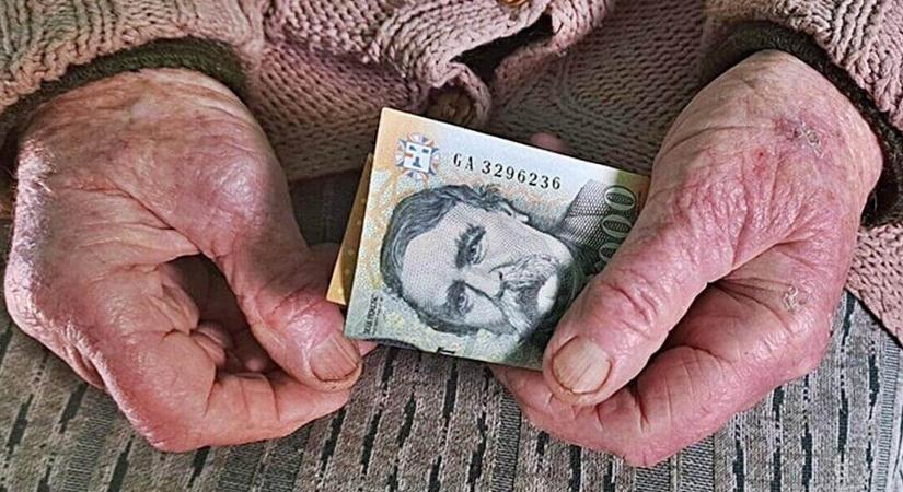 Így árasztják el pénzzel a nyugdíjasokat a választások előtt – Itt a pontos dátum!