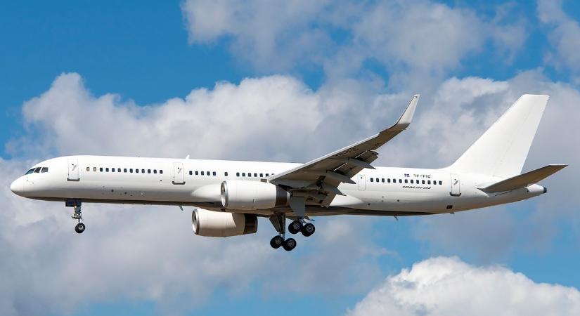 A fejünk felett húzott el a liverpooli sztárokat szállító Boeing repülőgép