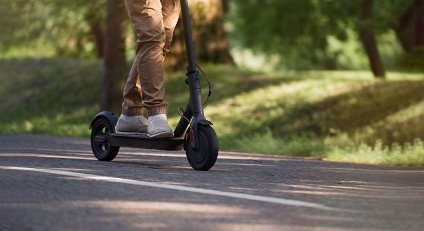 Nem fogja elhinni, honnan került elő az ellopott roller – videón az emlékezetes pillanat