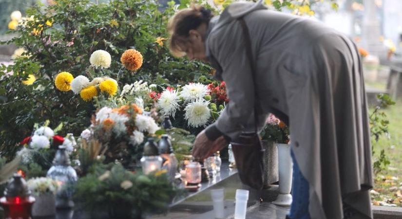Halottak napja: a gyászoló pécsi családoknak ez nagyon fog fájni