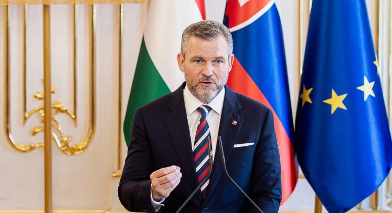 Innen nincs vissza: Pellegrini aláírta az alkotmánymódosítást