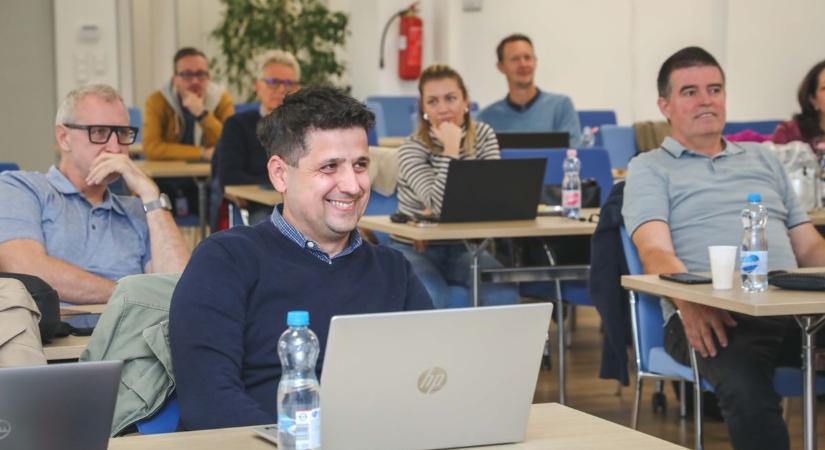 Elveheti a munkánkat, de a fizetésünket is?