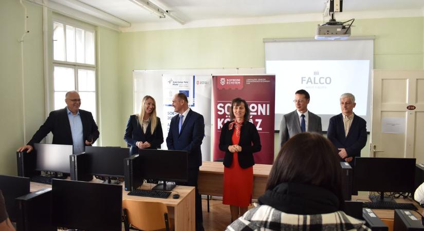 Új, modern tanteremmel gazdagodott a Soproni Egyetem