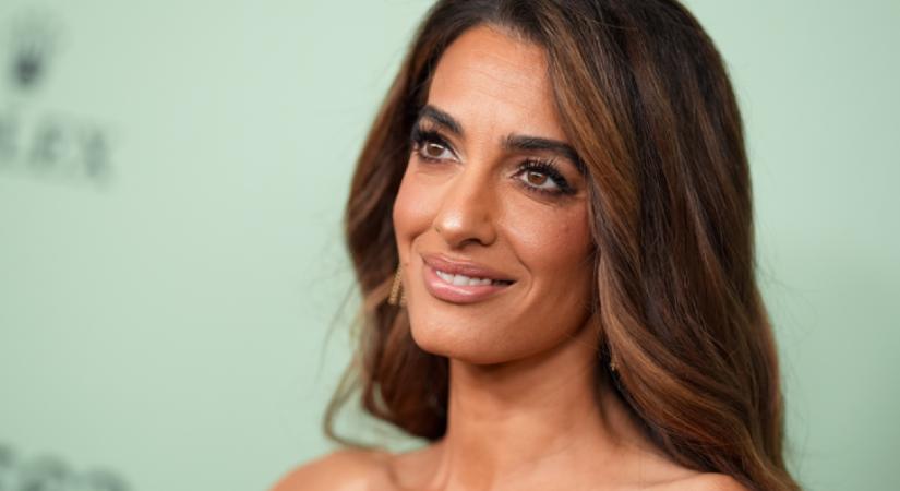 Mindenki Amal Clooney-t bámulta, amikor megjelent ebben a miniruhában