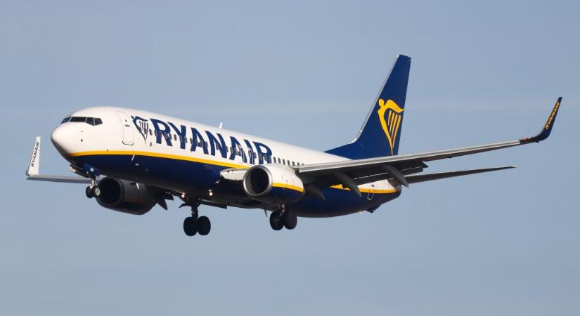 Repülés közben akarta kinyitni a gép ajtaját egy részeg férfi a Ryanair járatán