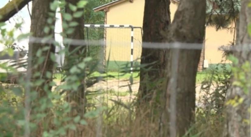 Focikapu dőlt a fiúra, agyrázkódást szenvedett - videó