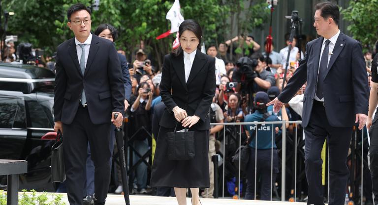 Miniszteri kinevezést is lehetett venni, ha a first lady anyja kapott egy arany nyakláncot