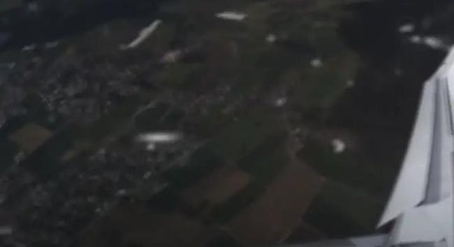 Pánik tört ki az utasok között: Majdnem összeütközött egy UFÓval a repülőgép – sokkoló videó