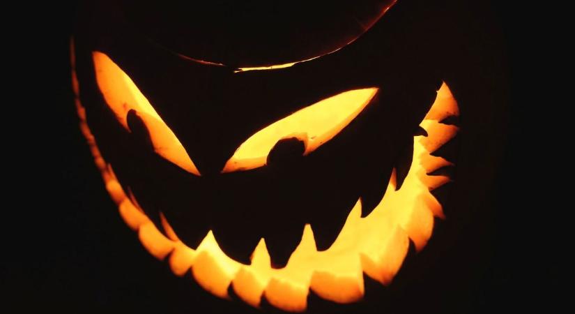Halloween: halottak napja helyett jelmezes tivornya? Ez már több a soknál – háborog olvasónk