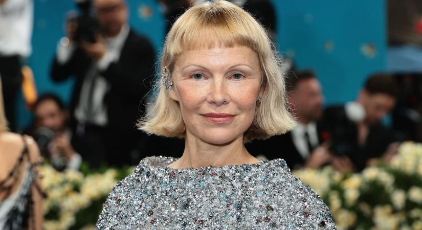Örök búcsút mondott szőke fürtjeinek? Pamela Anderson drasztikus változáson ment keresztül