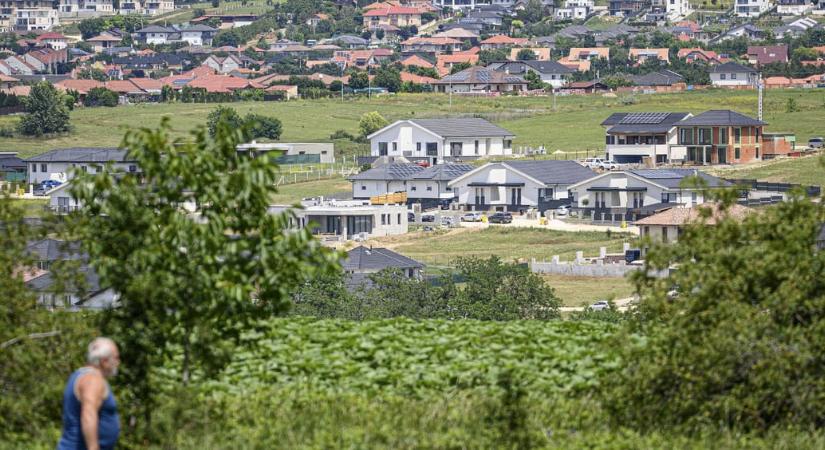 Szabályozná az abonyi önkormányzat, hogy egy lakásban hányan élhetnek