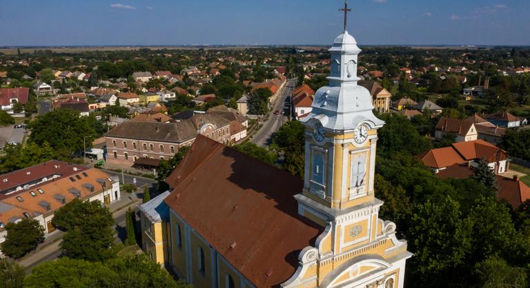 Újabb város köti feltételhez a betelepülést, az egy lakásba beköltözők számát is korlátozhatják