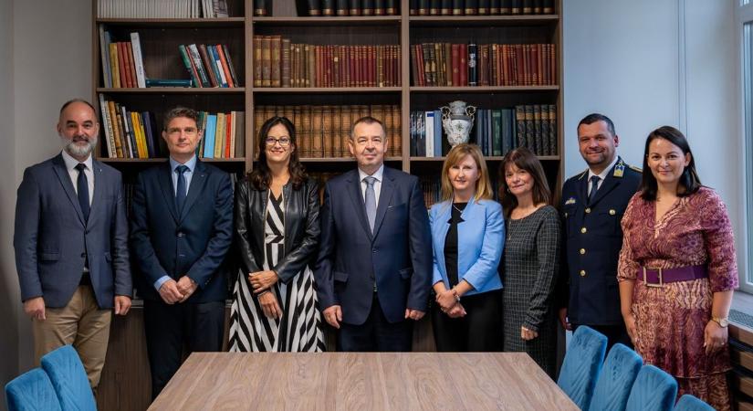 Harmadszor indult el a Széchenyi István Egyetem jogi felvételi előkészítő programja széles körű együttműködéssel