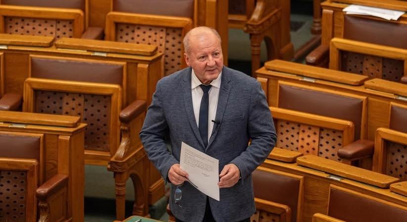 Dr. Simicskó István: Nem csak szavakban, de tettekben is kiállunk az idősek mellett