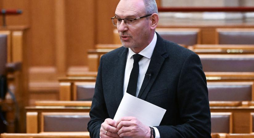 "Ne hagyják magukat átverni!" Az idősekhez szólt Zsigó Róbert