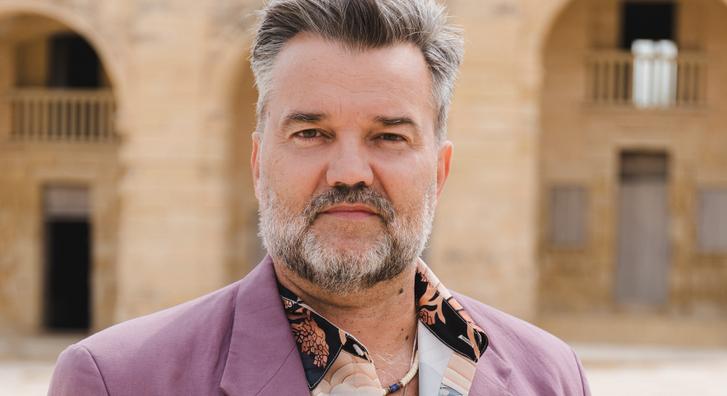 Hevér Gábor műsorvezetőként debütál az RTL-en, kiderült, kik lesznek a Pandora celebszereplői