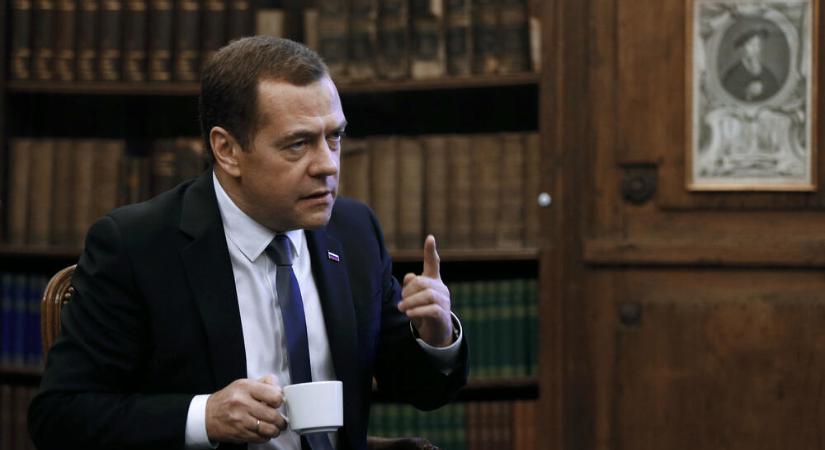 Medvegyev kigúnyolta Trumpot. „Tengeralattjárók Oroszország partjainál? Mint fekete macska a sötétben