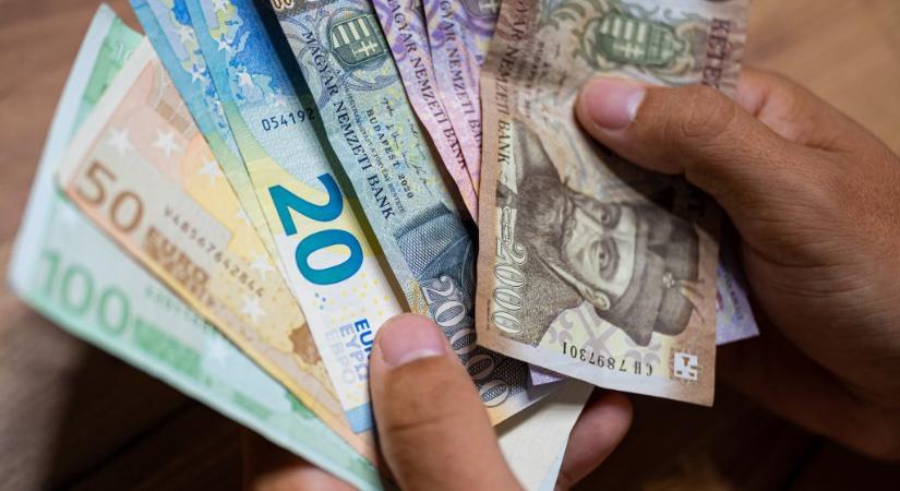 Alulértékelt a forint az OTP szerint: 370–375 forint is lehetne egy euró