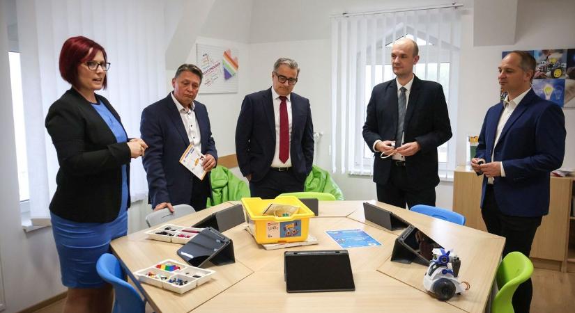 Robotok, okoseszközök, kreativitás: új Skill-tech Labor a zalai fiataloknak (galéria)