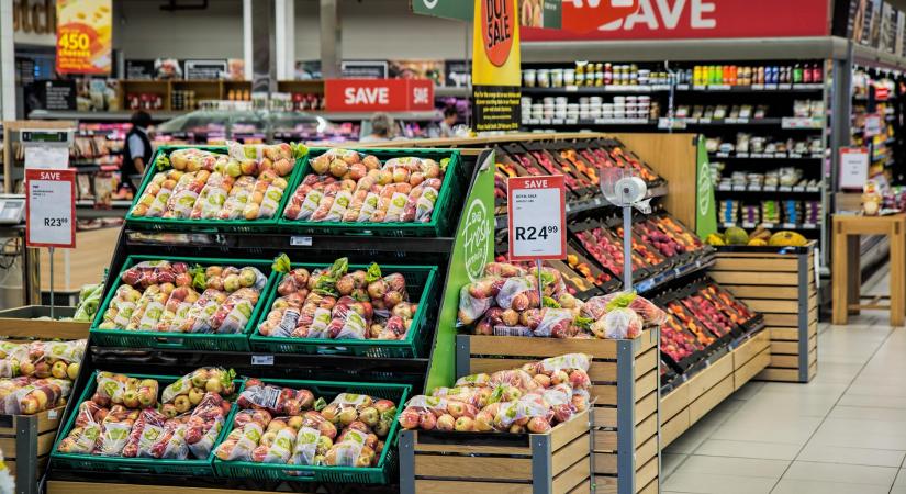 Meghosszabbítják az alapélelmiszerek kereskedelmi árrésének korlátozását Romániában