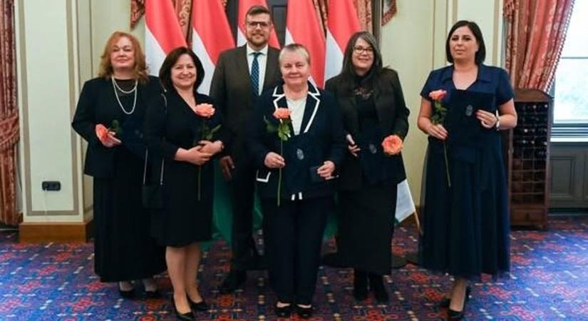 Kormányhivatali dolgozók kaptak rangos elismerést